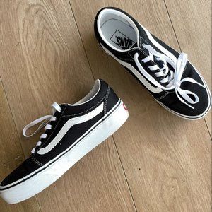 Classic Old Skool Van's Sneakers - Mint Condition - image 1